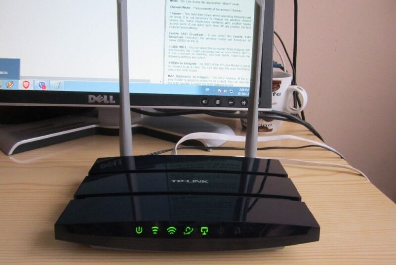 Dual band TP Link black router